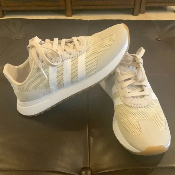 Adidas flashback hotsell sneaker tan
